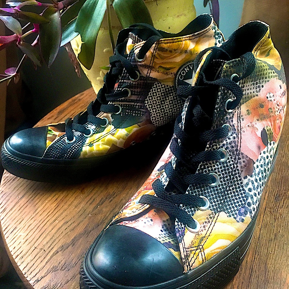 Women’s Converse Size 11